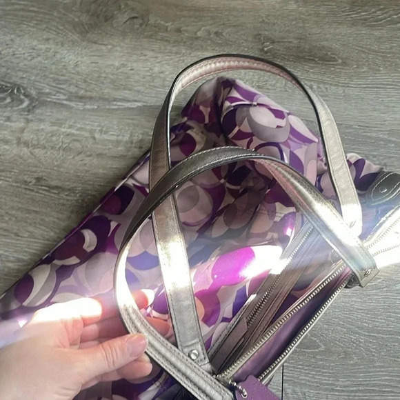 Coach F23939 Daisy Kaleidoscope Print Emma Tote Violet/Purple Multi Y2K - Picture 7 of 9